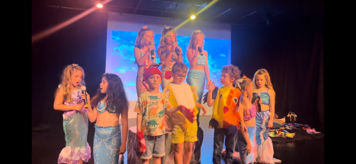 enfants fond bleu