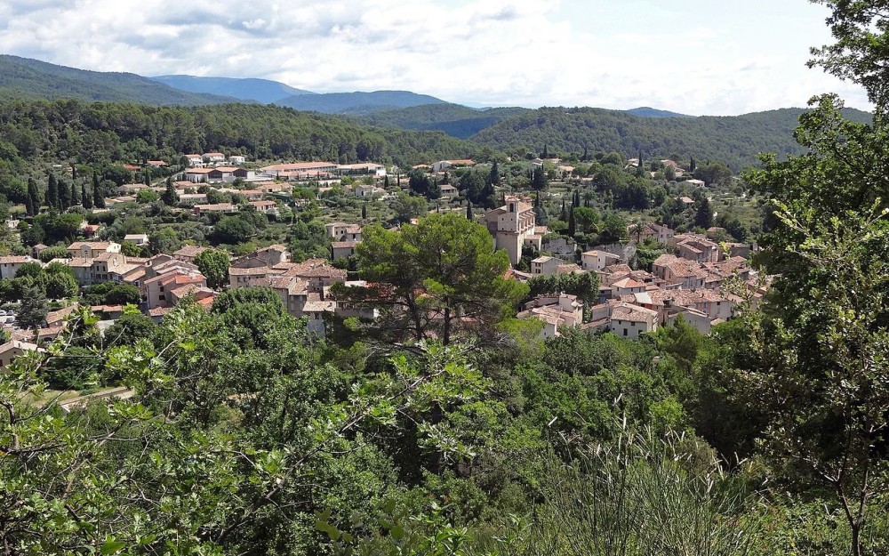 FIGANIERES vue du village 1