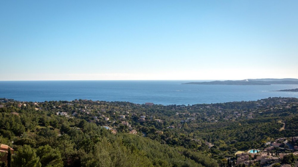 ROQUEBRUNE Vue depuis le col du Bougnon 01